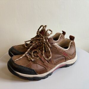 Ryka Kids Brown Tan Low Top Hikers, Youth Size 5. Unisex